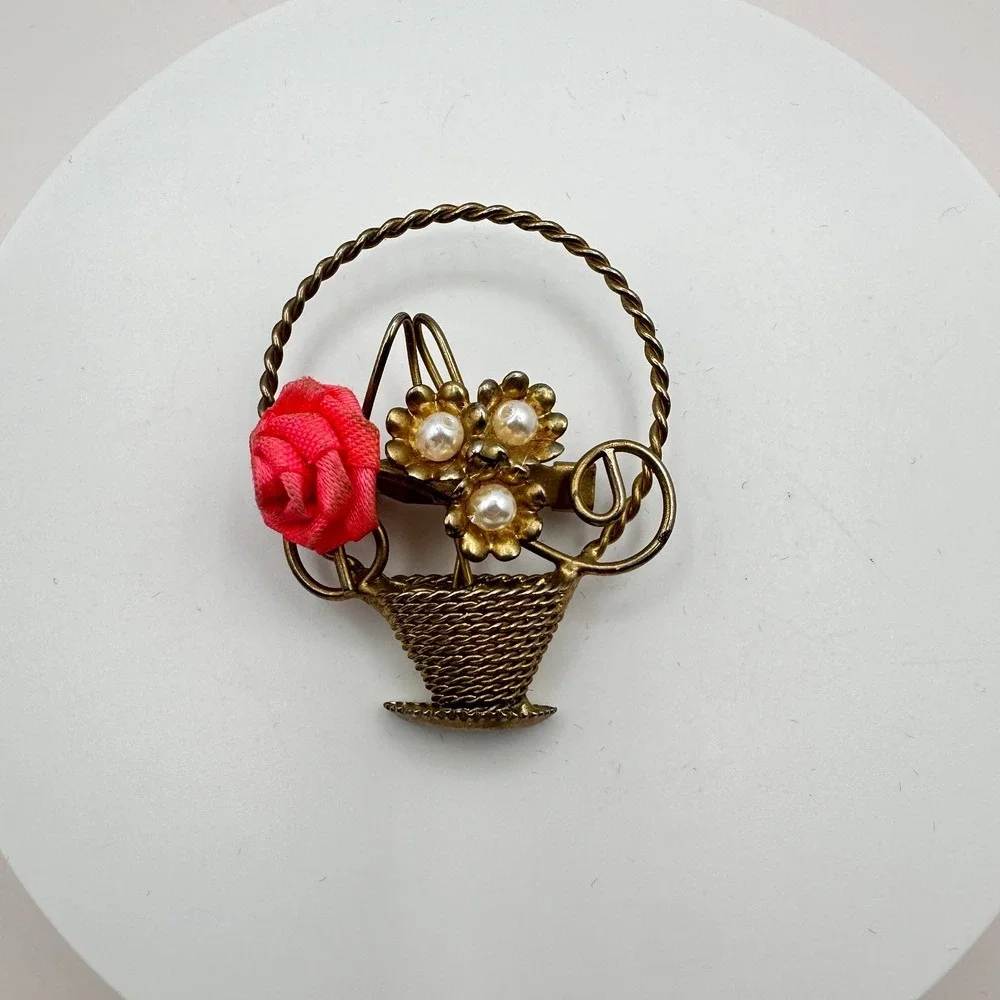 Vintage Y2K Pink Rose Faux Pearl Floral Basket Brooch Pin Gold Tone 90s